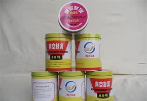 本產(chǎn)品是由潤(rùn)滑油基礎(chǔ)油經(jīng)精餾、深度處理、調(diào)合并經(jīng)后處理工序制得。本產(chǎn)品用作真空冶煉、真空噴涂、電子管制造和原子能工業(yè)等真空設(shè)備的固定接頭、經(jīng)常需要拆卸部分的密封或系統(tǒng)中有可疑泄漏點(diǎn)時(shí)的暫時(shí)性密封。按規(guī)